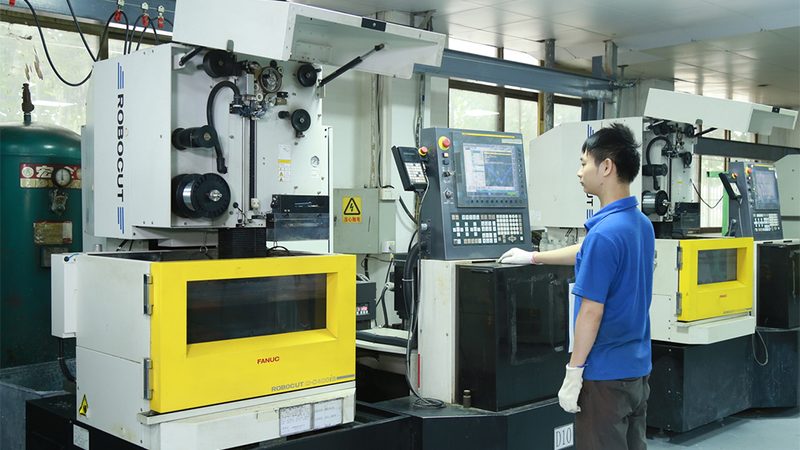 电子元件托盘吸塑模具：规格背后的工艺考量**