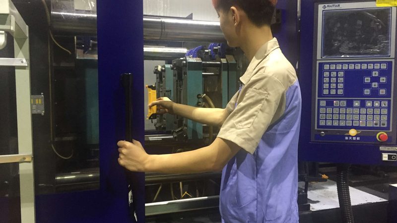 深圳五金模具批发市场附近